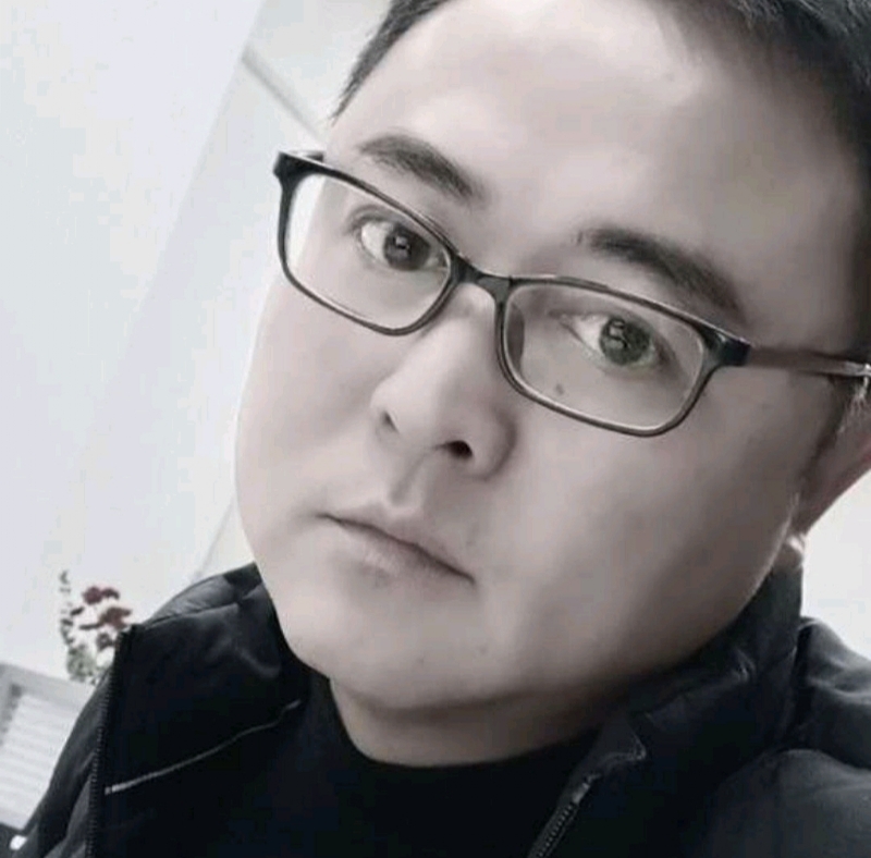 小石头的第二张照片--黔西闪婚服务中心